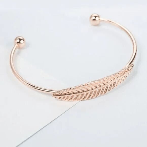 2/$21 Ladies Gold Leaf Dangle Bracelet - Picture 1 of 5